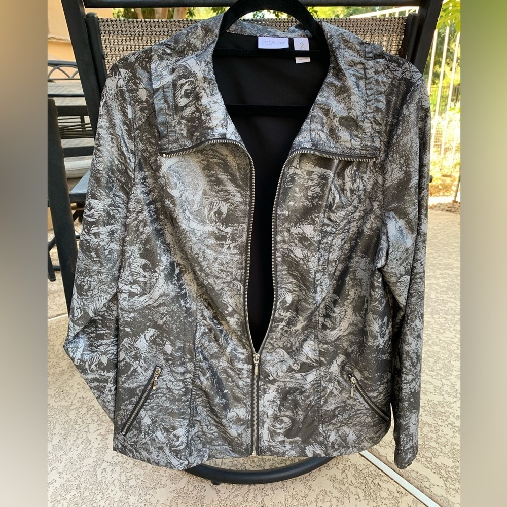 Chicos Zenergy silver & black Sz 2 (12-14) stretchy lightweight zippered jacket